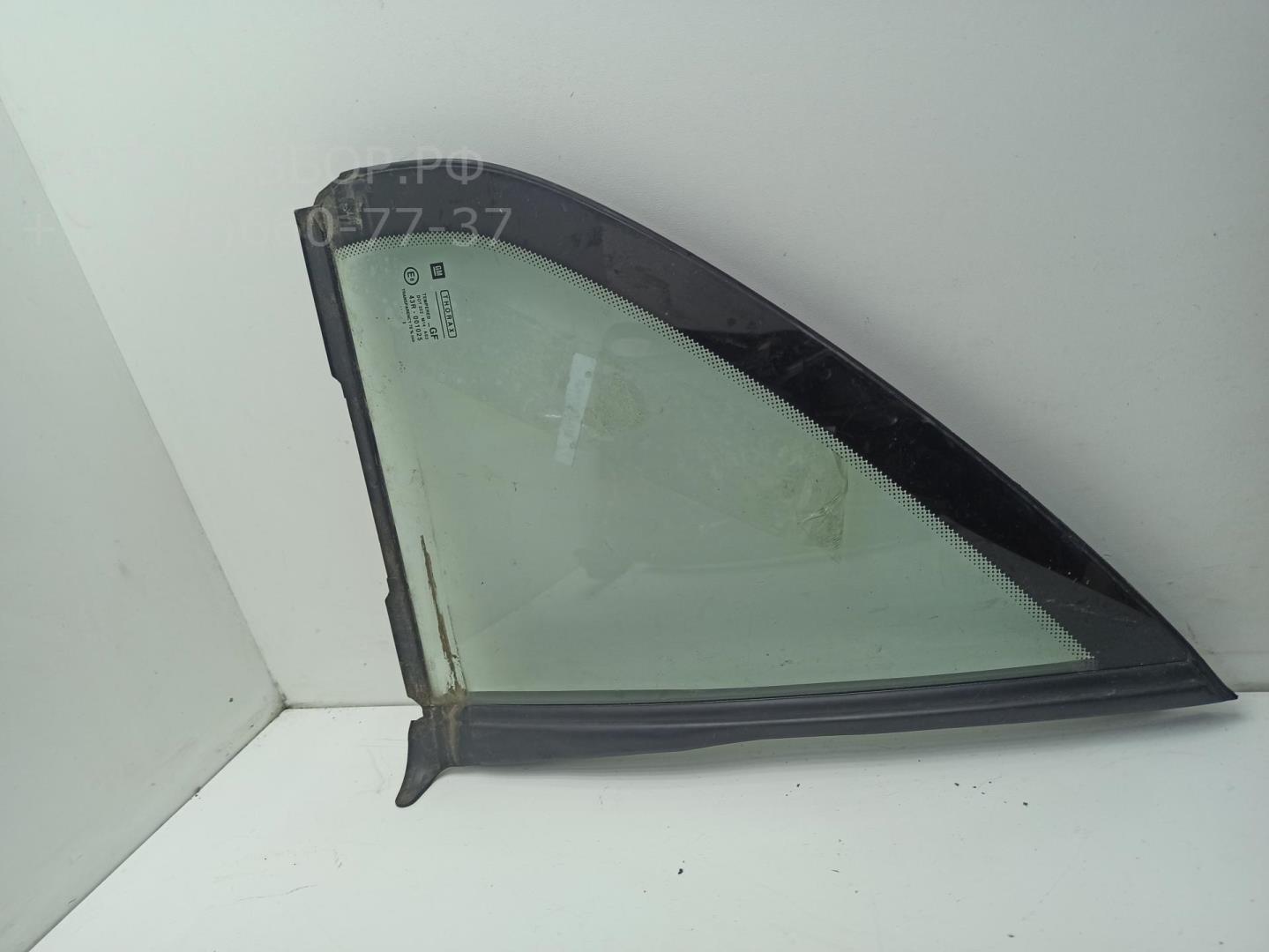 Стекло двери задней правой (форточка)