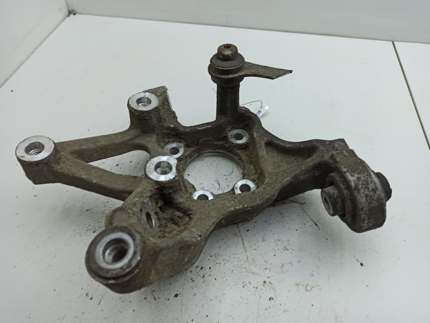 Кулак поворотный задний правый