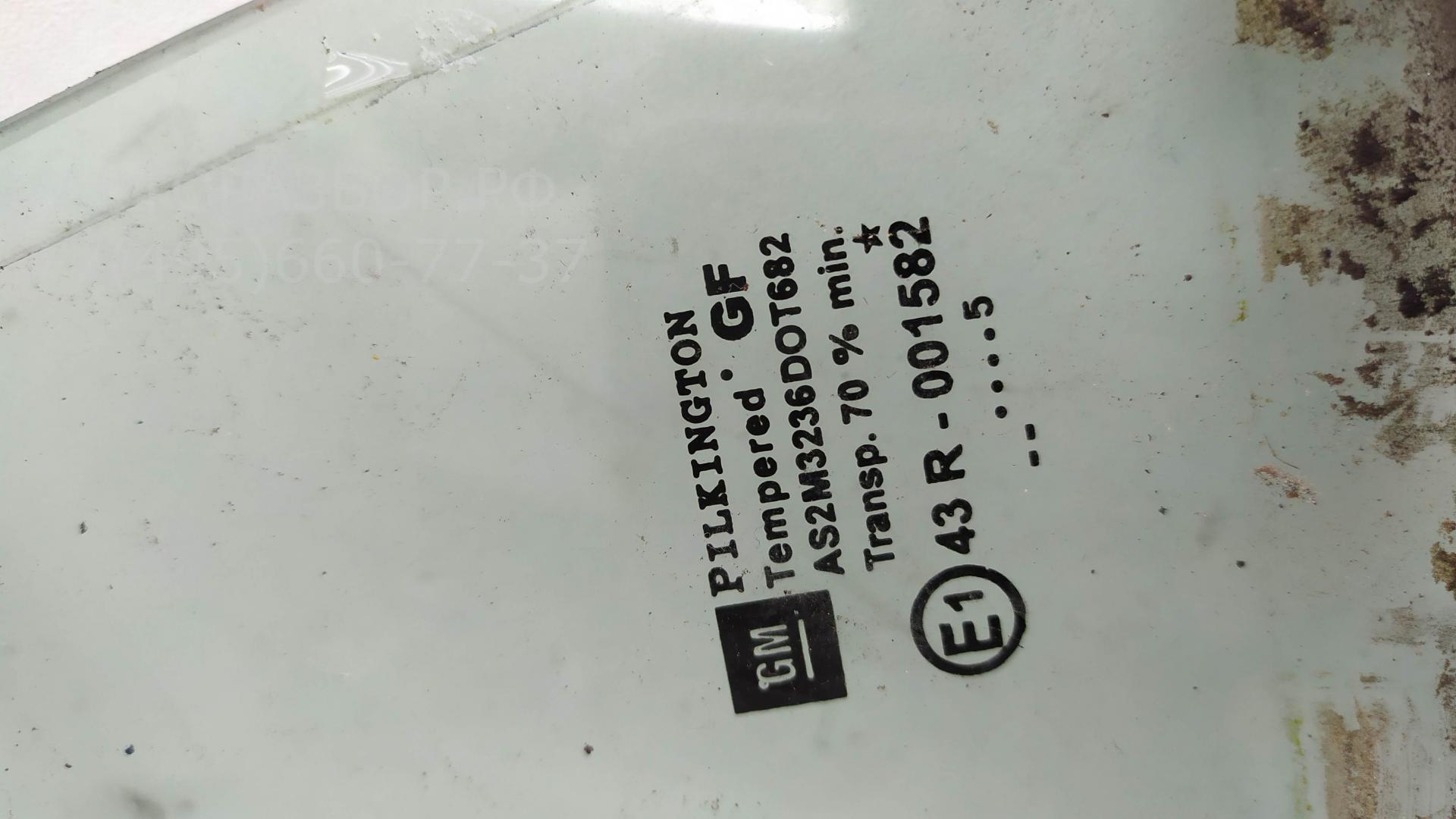 Стекло двери задней правой (форточка)