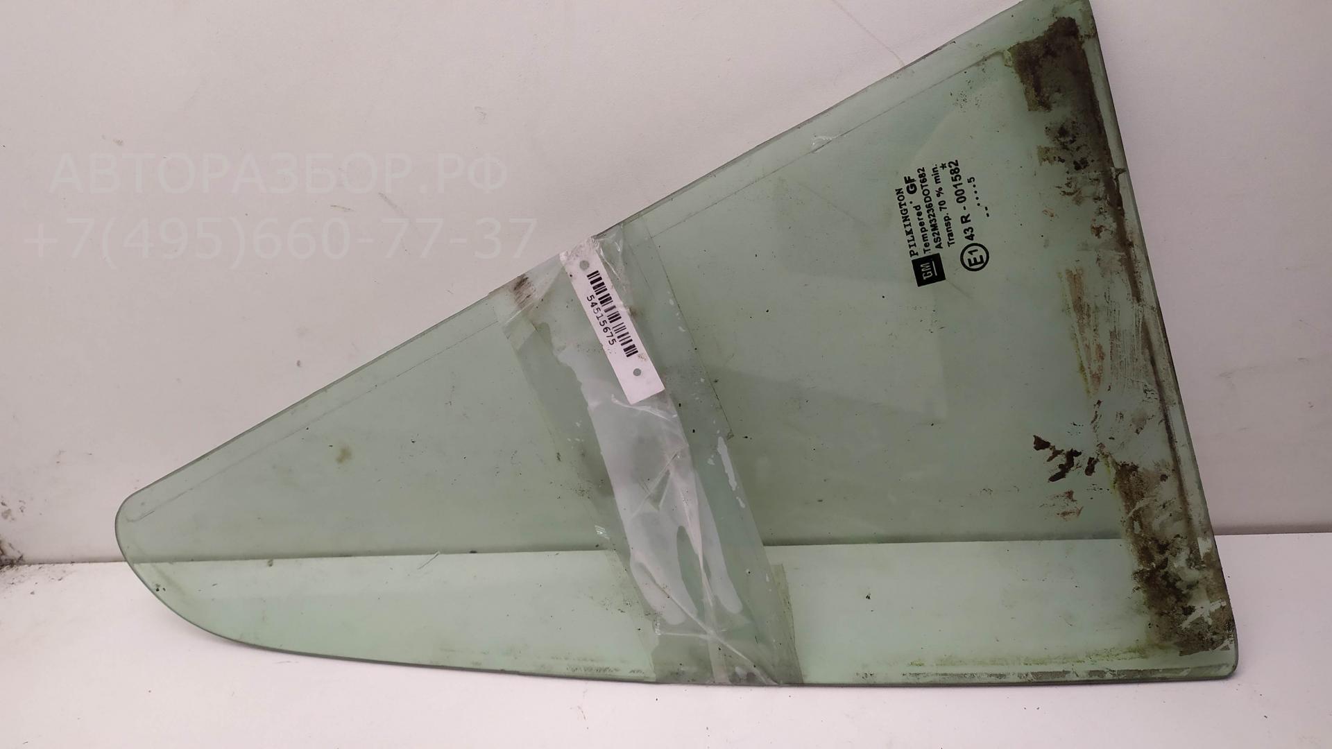 Стекло двери задней правой (форточка)