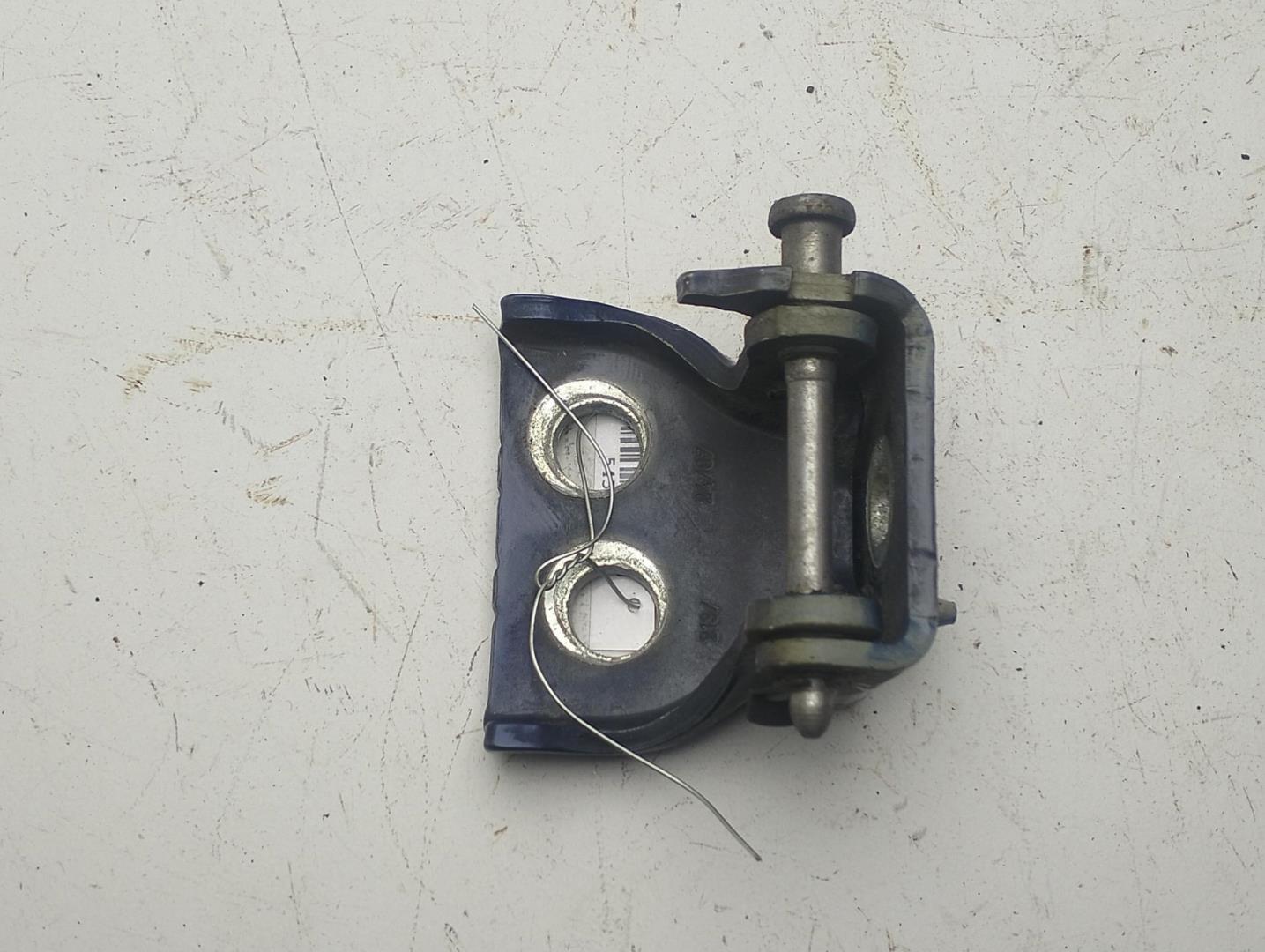 Петля двери