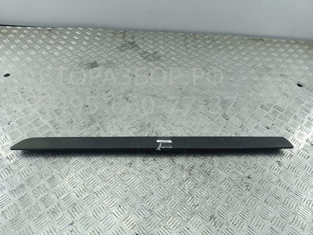 Накладка двери передней правой