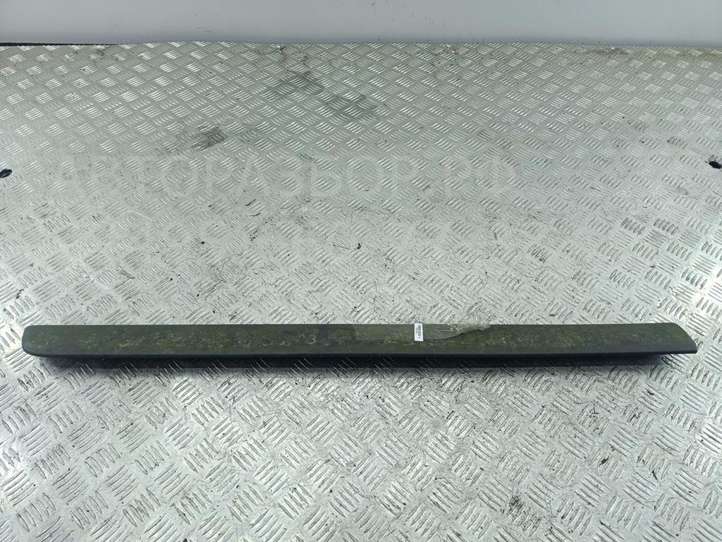 Молдинг двери передней левой