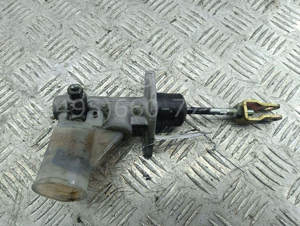 Цилиндр сцепления главный