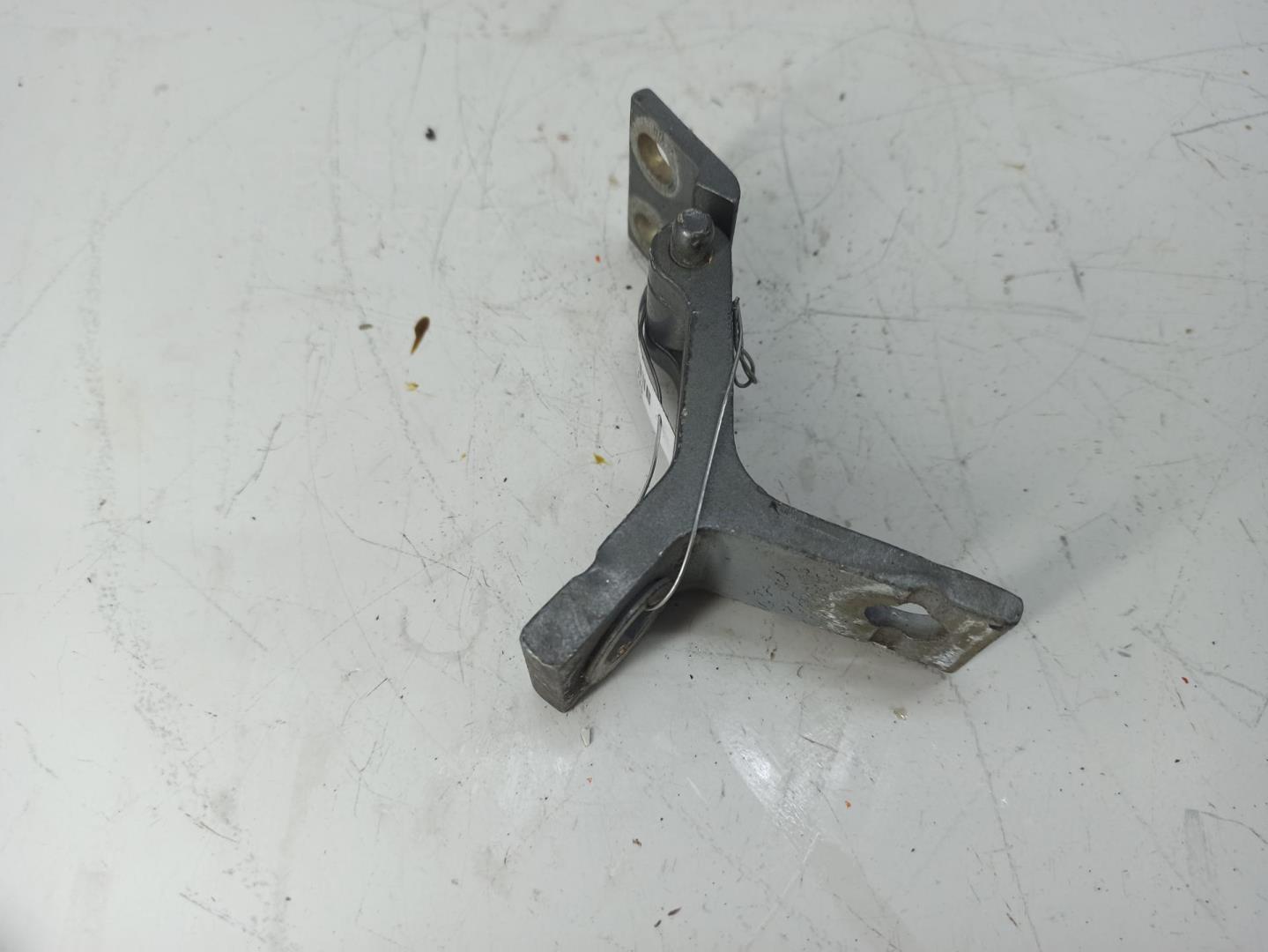 Петля двери