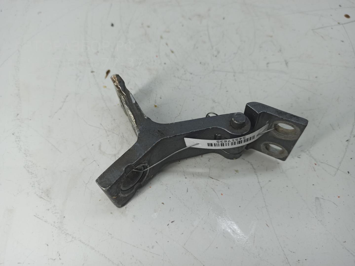 Петля двери