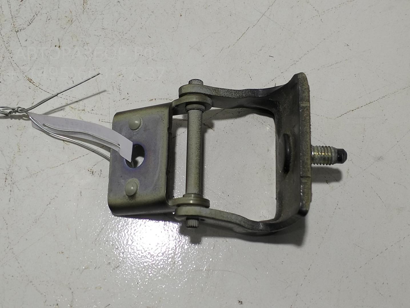 Петля крышки багажника