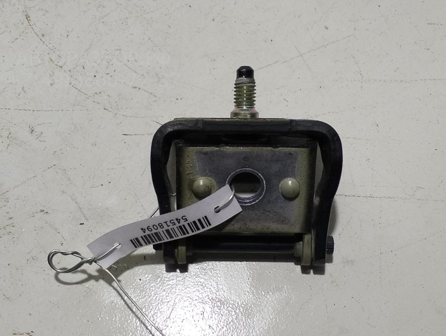 Петля крышки багажника