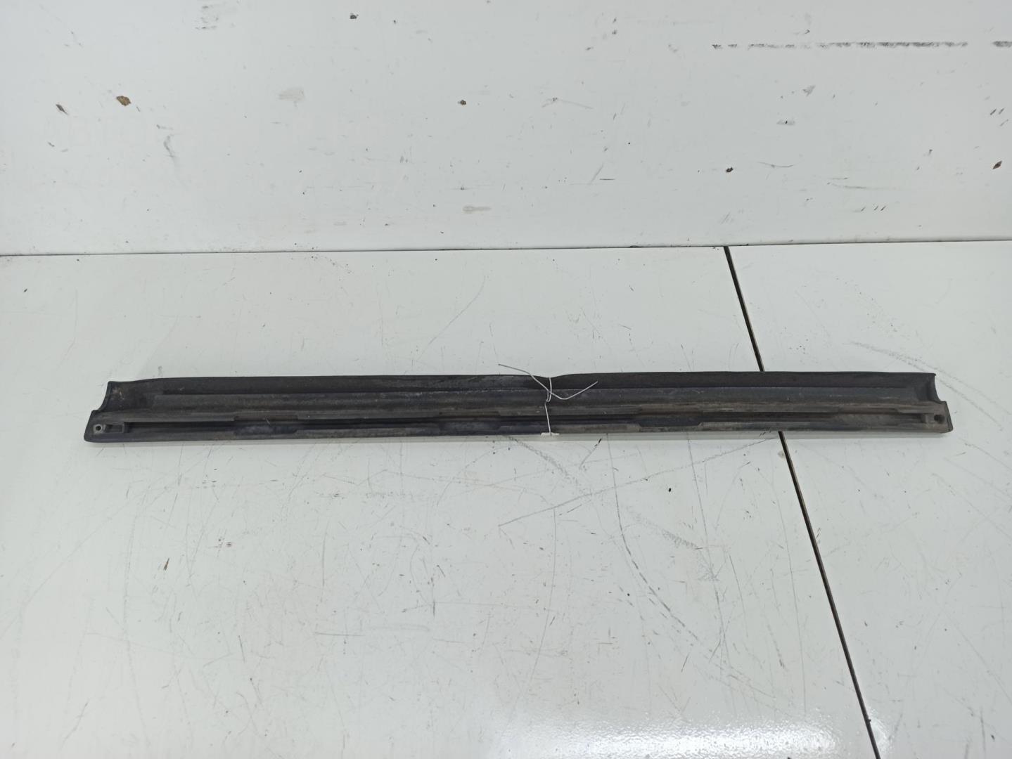 Накладка двери задней левой