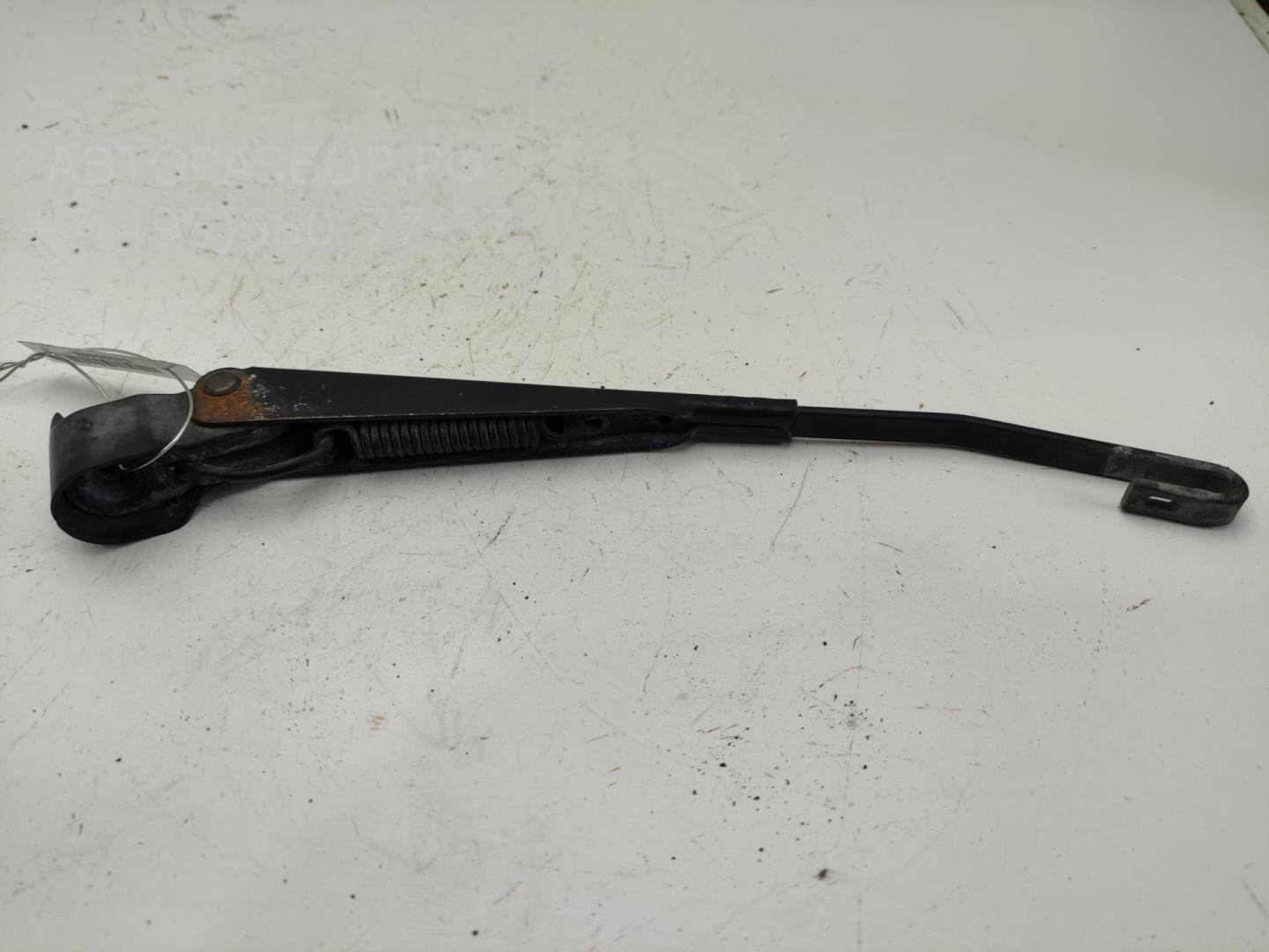 Поводок стеклоочистителя заднего