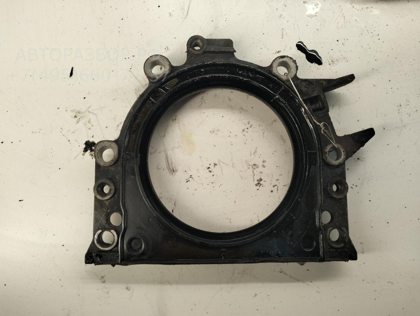 Крышка двигателя передняя