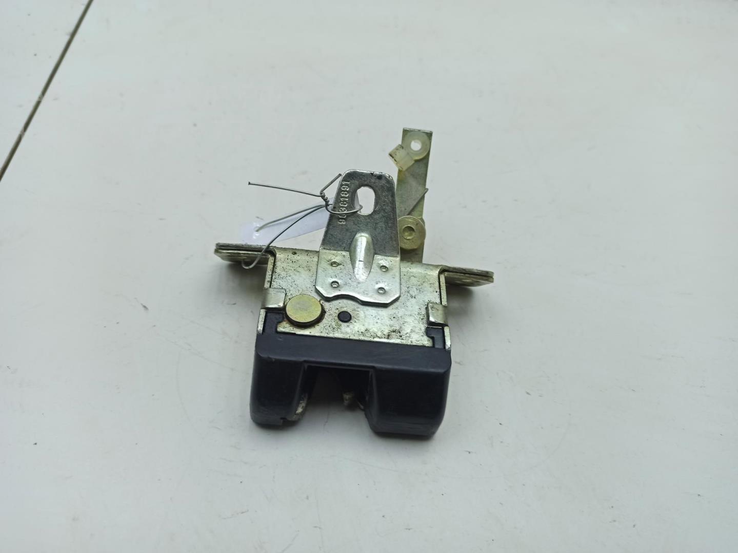 Замок багажника