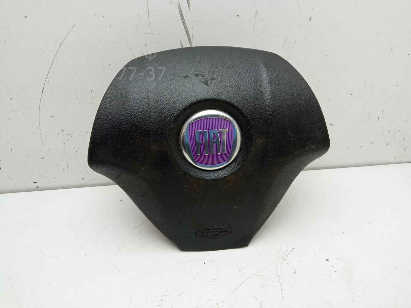 Подушка безопасности в рулевое колесо