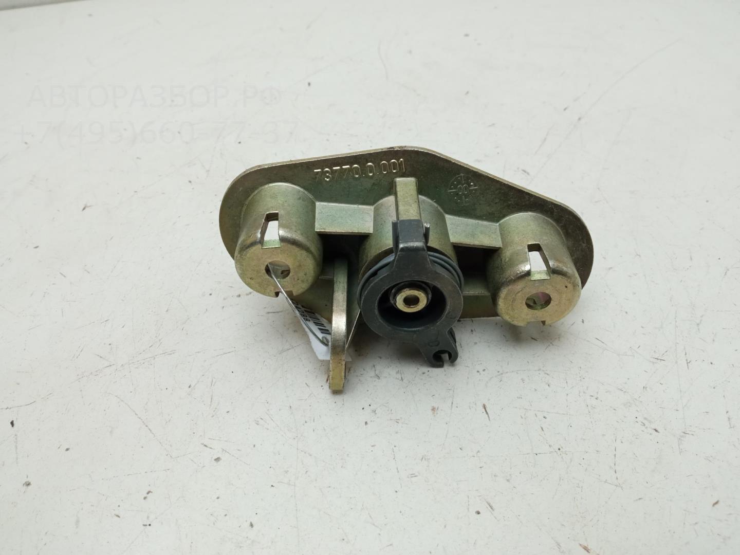 Вставка замка багажника