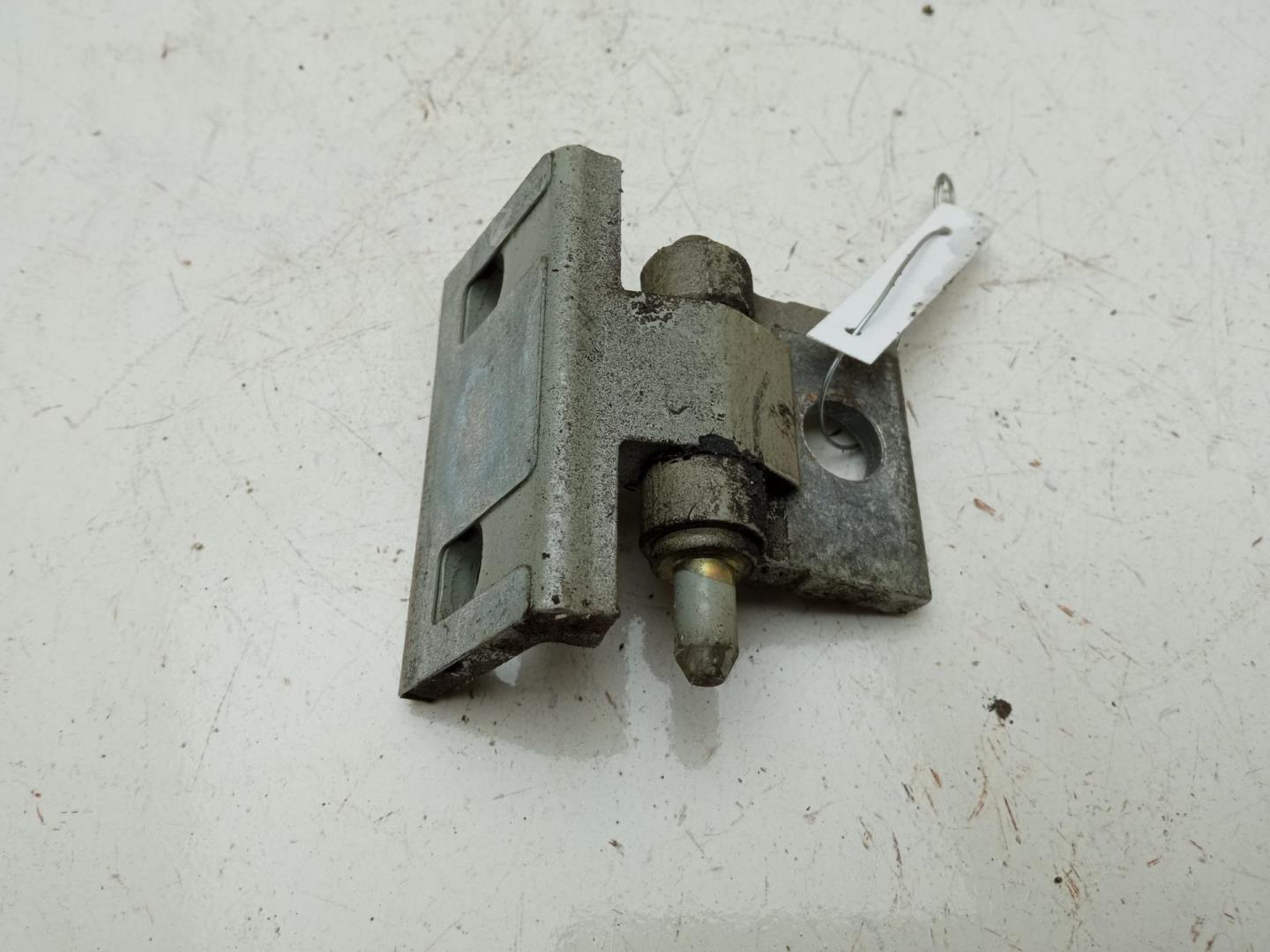 Петля двери