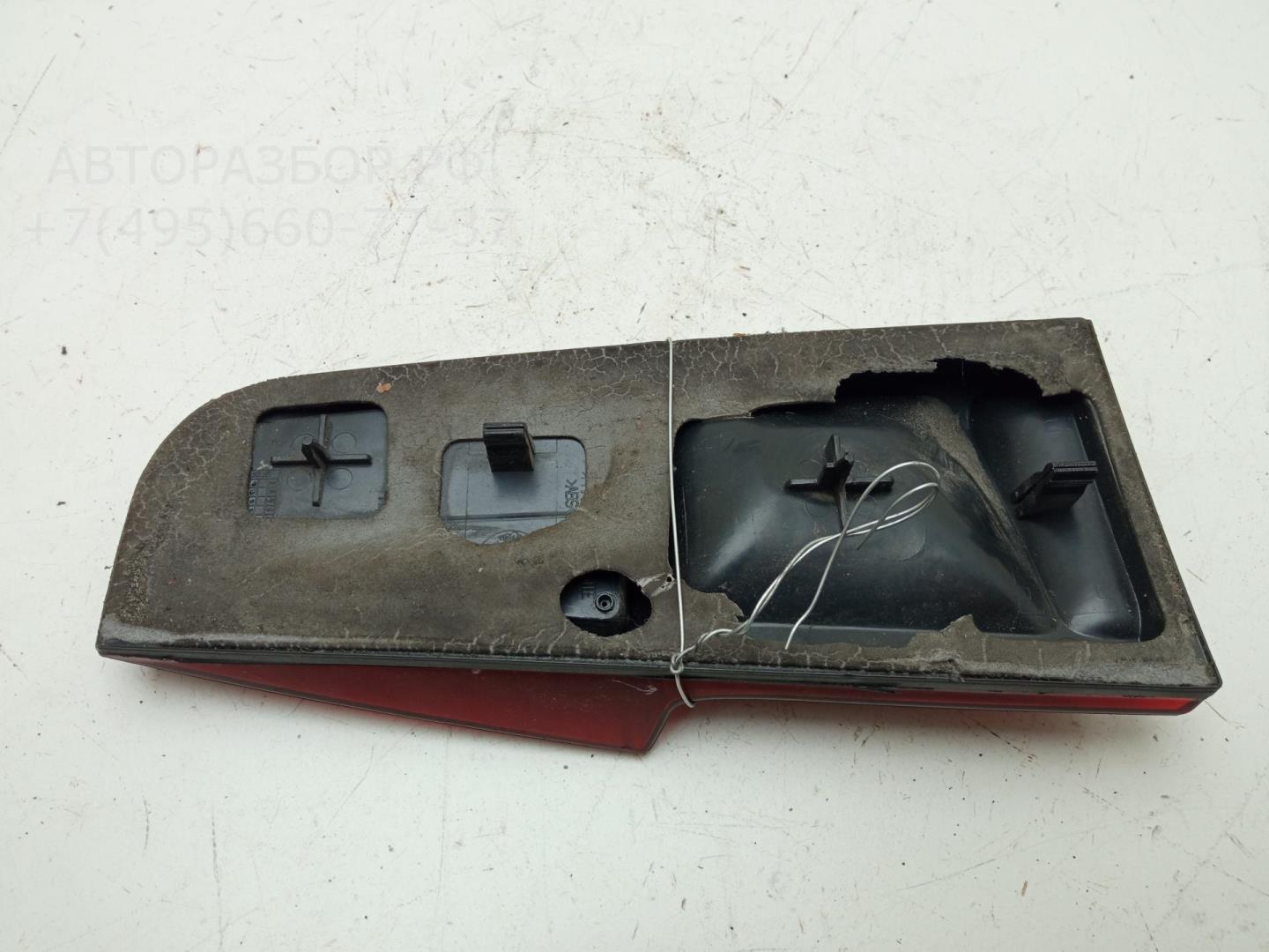 Фонарь задний внутренний левый