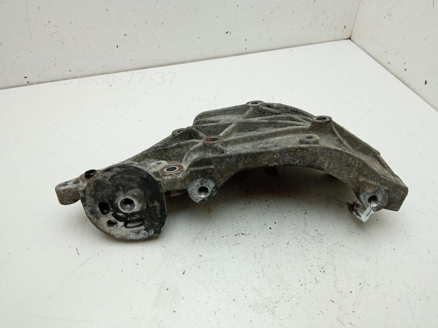 Кронштейн генератора