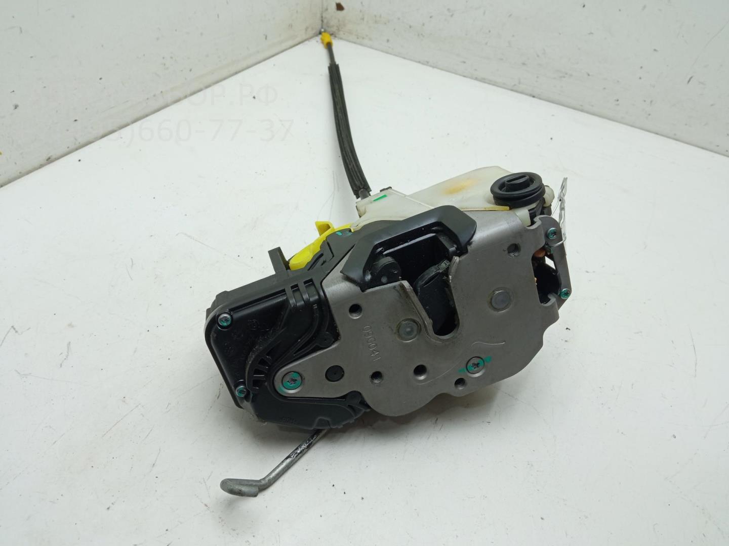 Замок двери задней левой