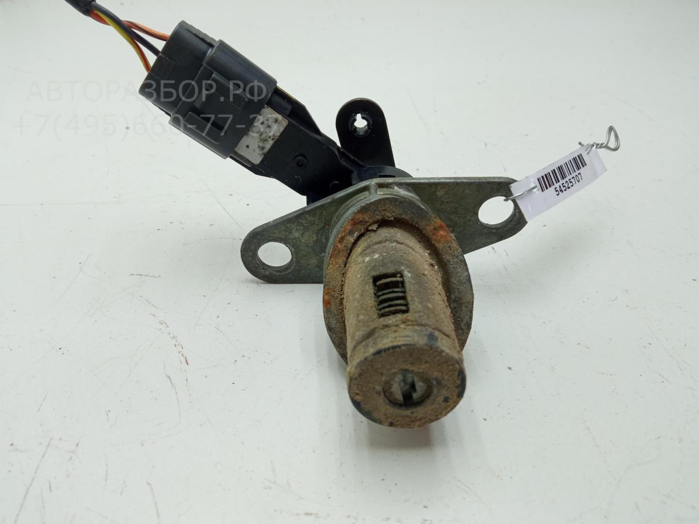 Вставка замка багажника