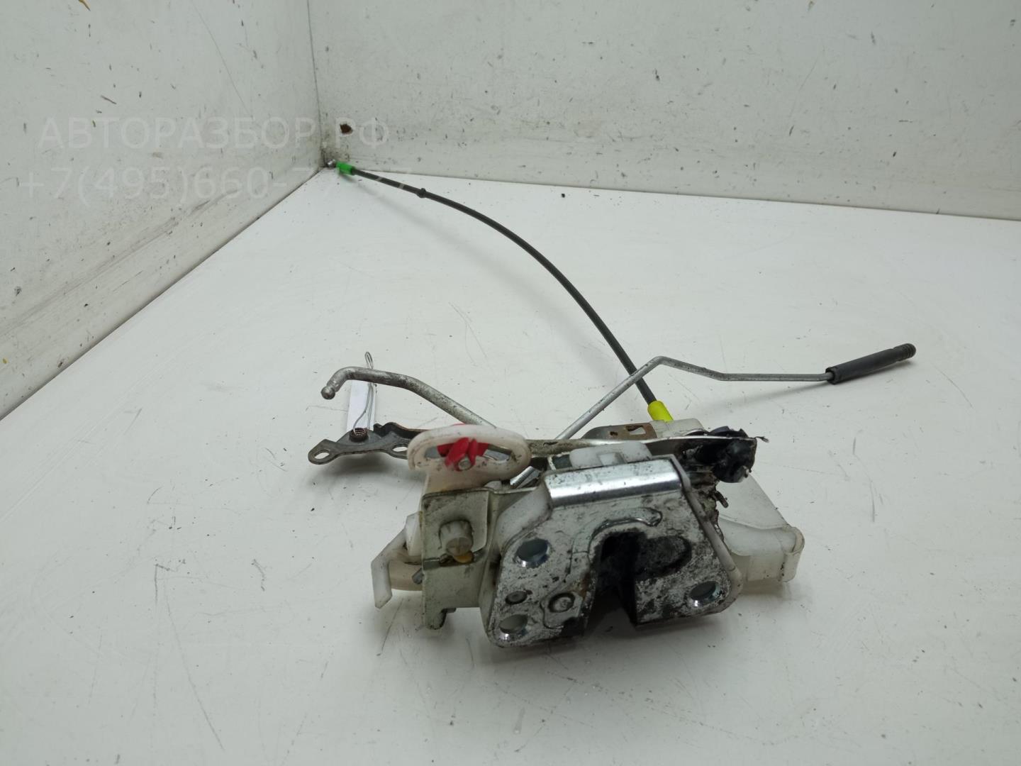 Замок двери передней левой