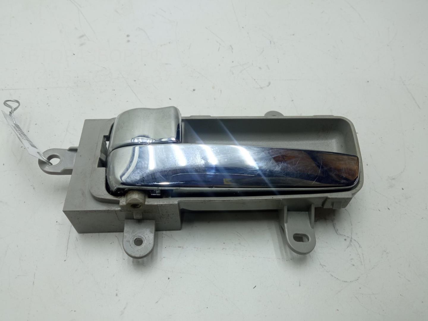 Ручка двери передней внутренняя левая