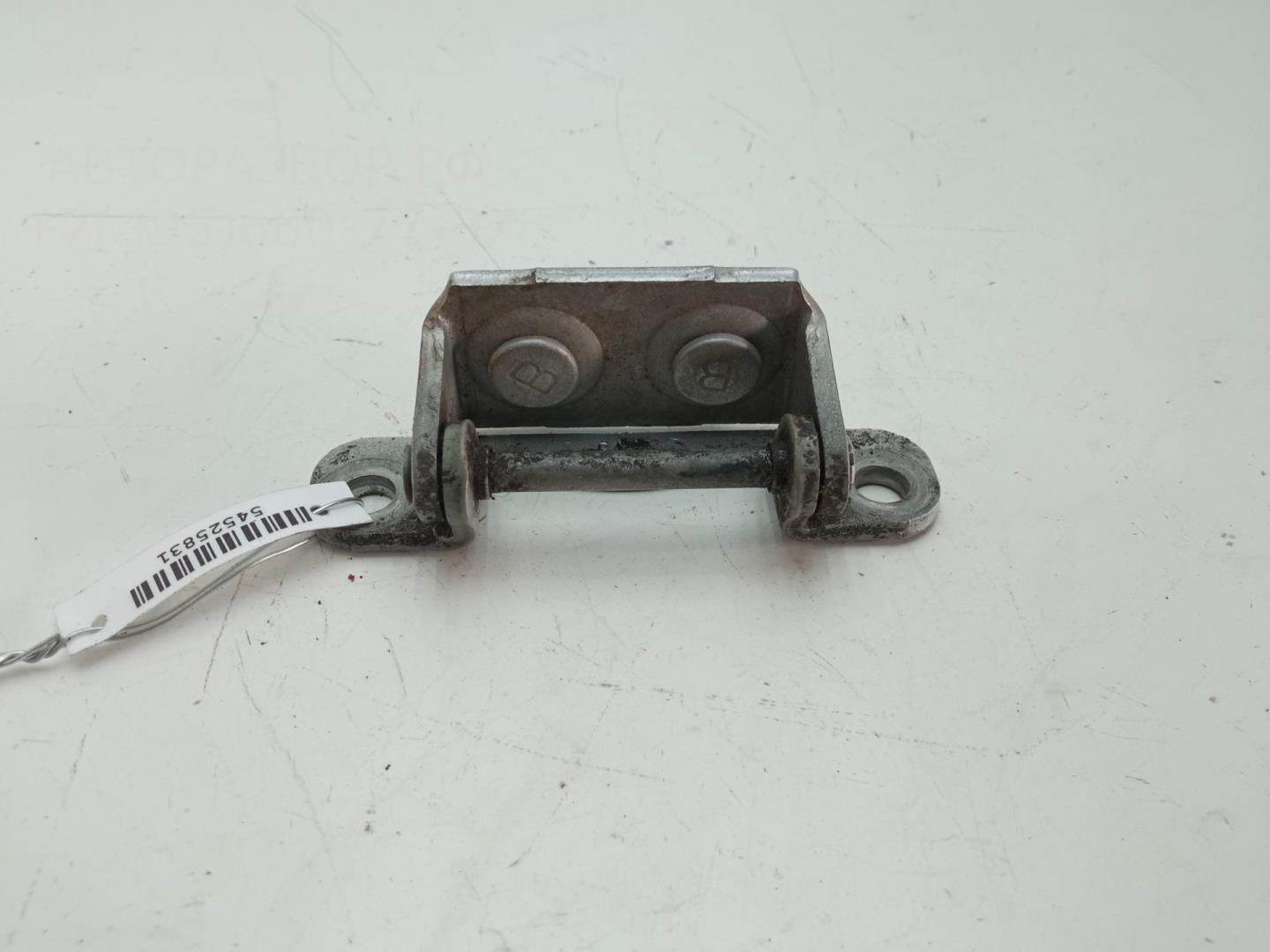 Петля крышки багажника