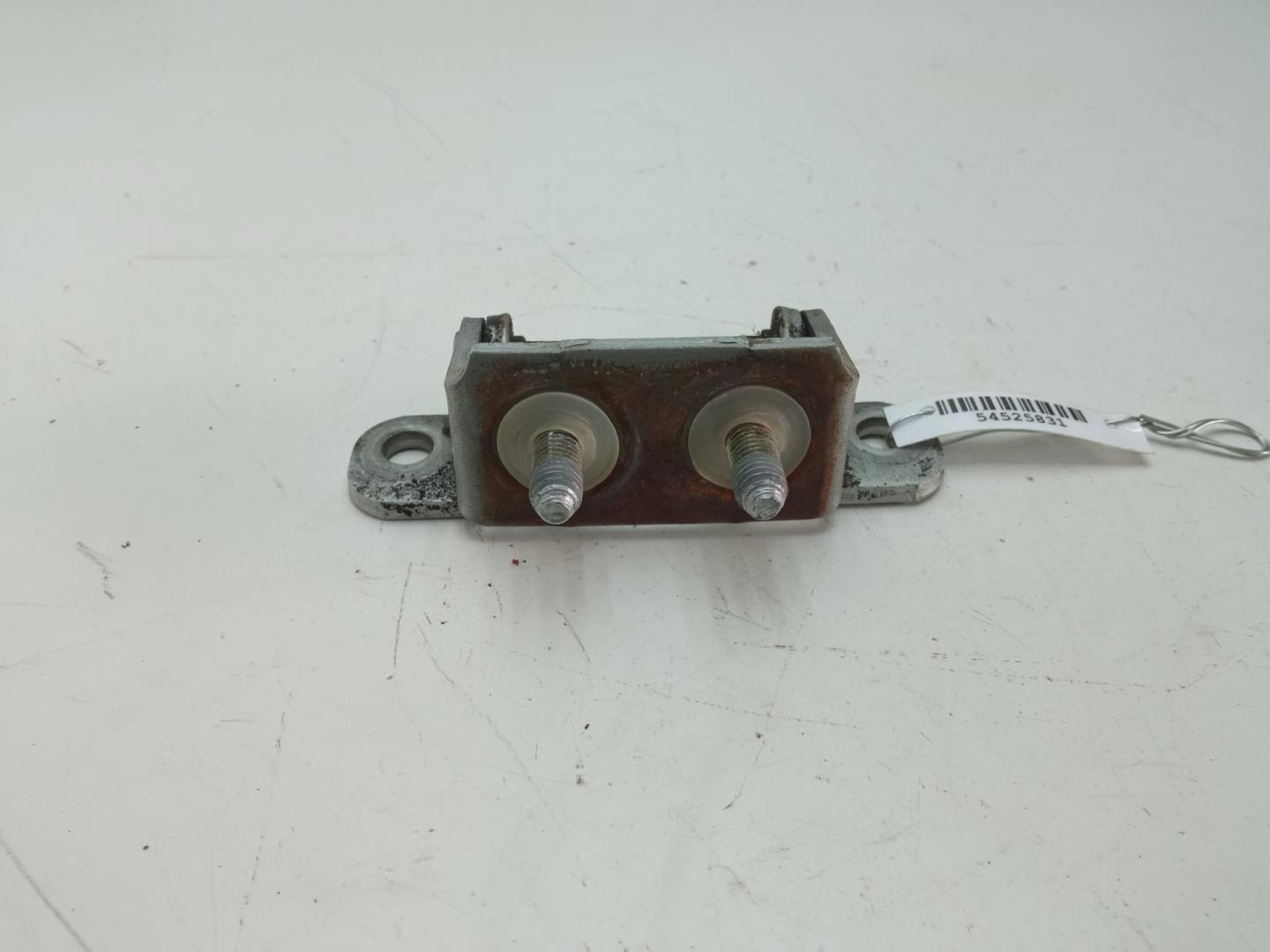 Петля крышки багажника