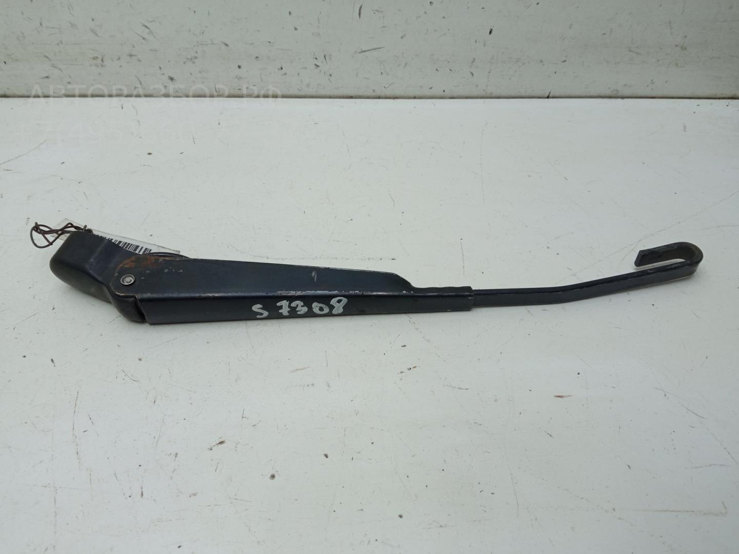 Поводок стеклоочистителя заднего