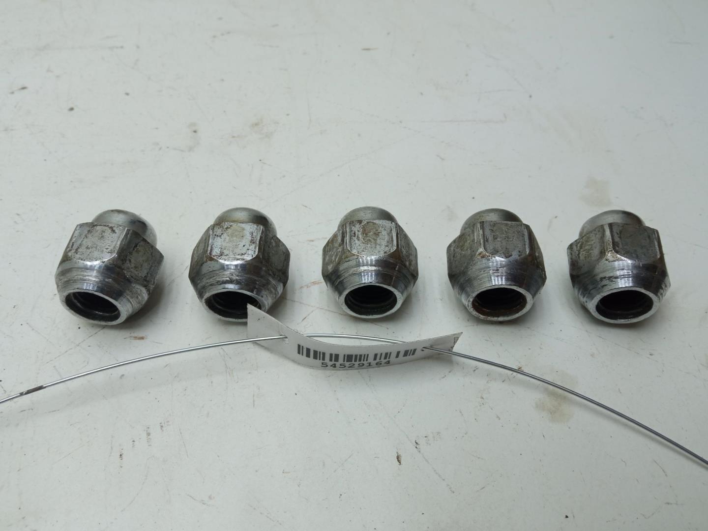 Болт колесный