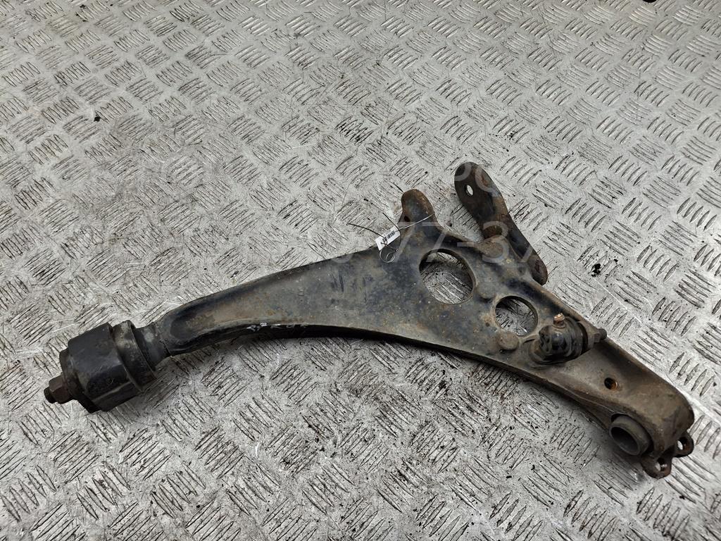 Рычаг передний правый