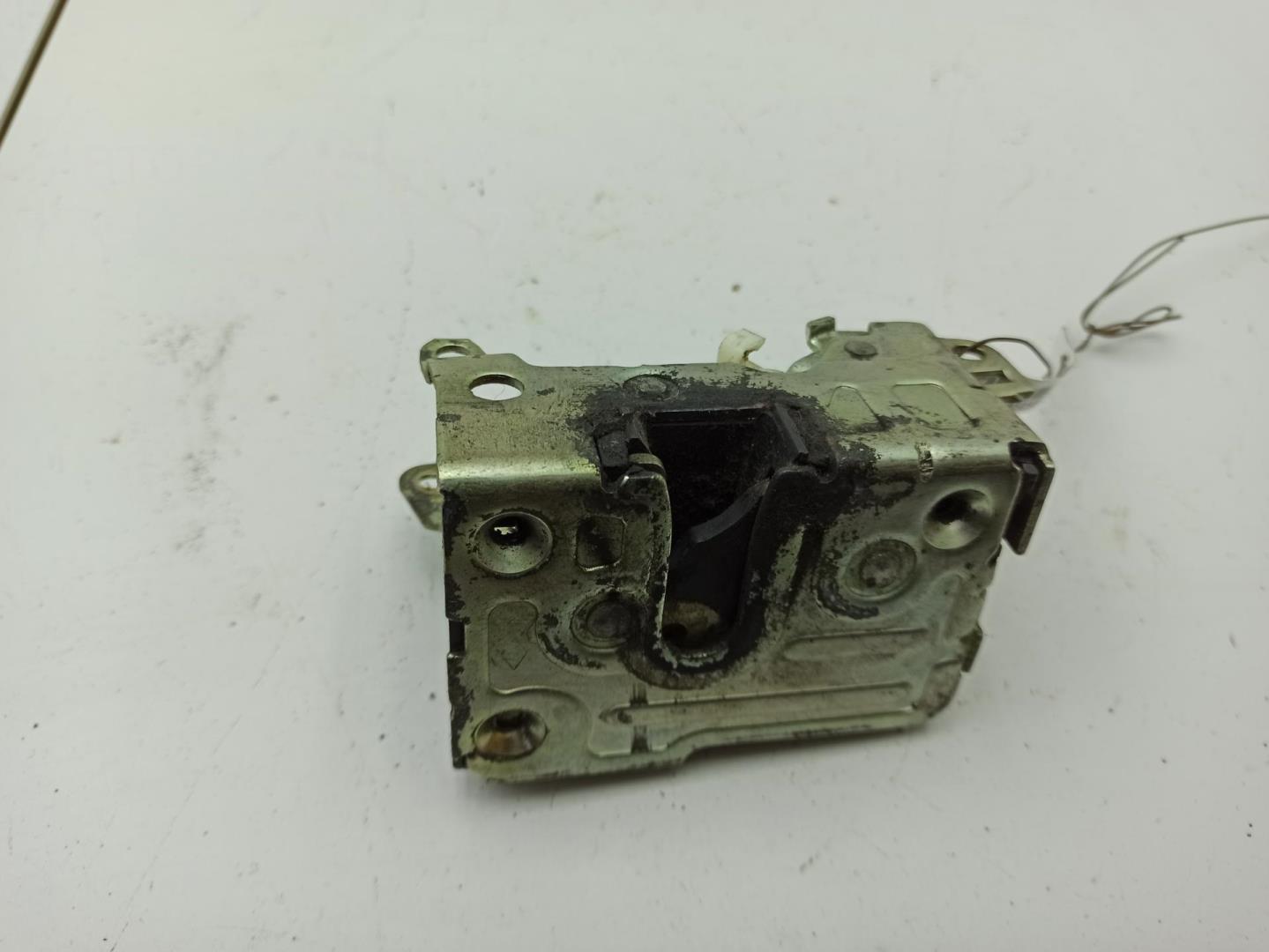 Замок двери передней правой