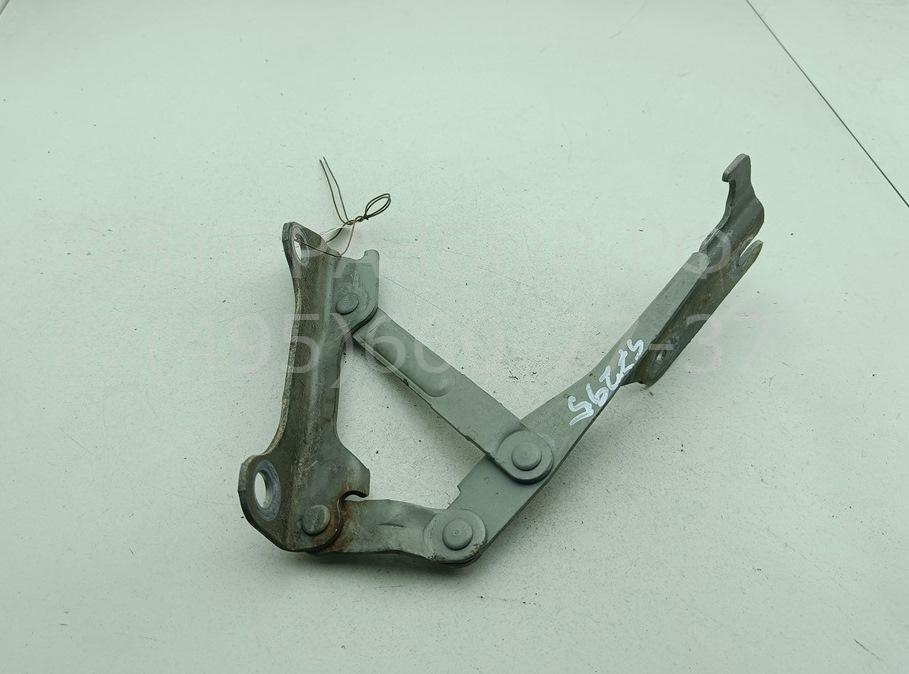 Петля капота левая