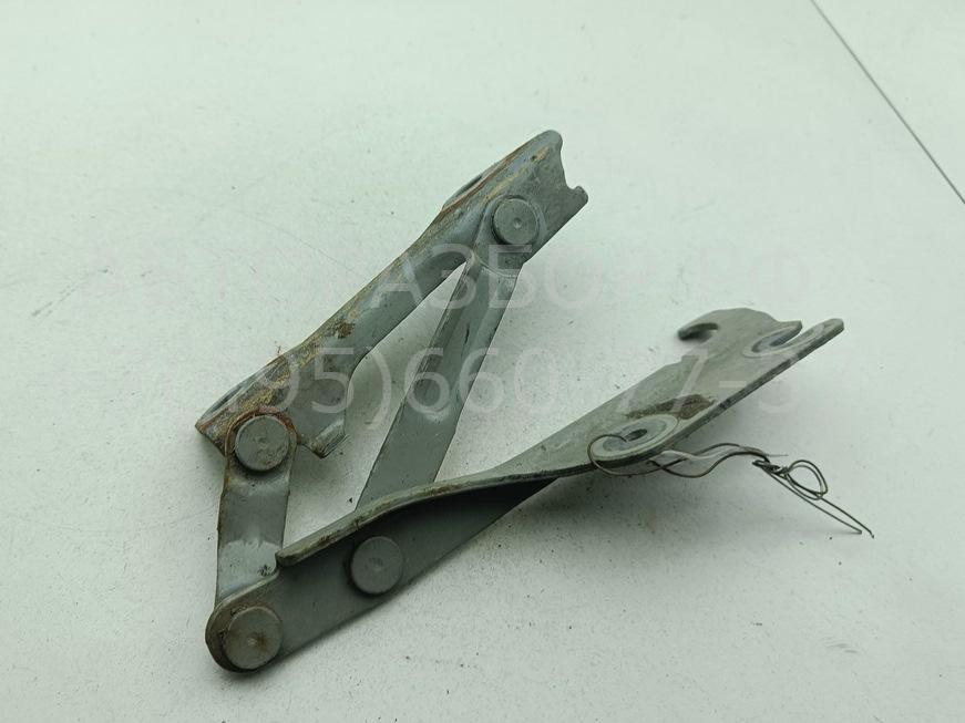 Петля капота правая