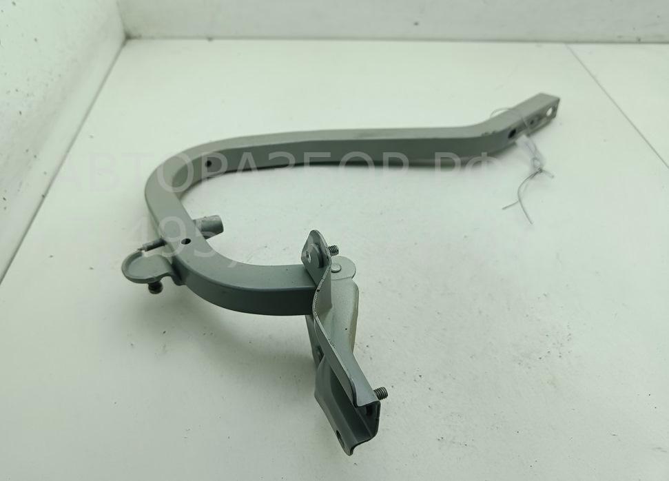 Петля крышки багажника