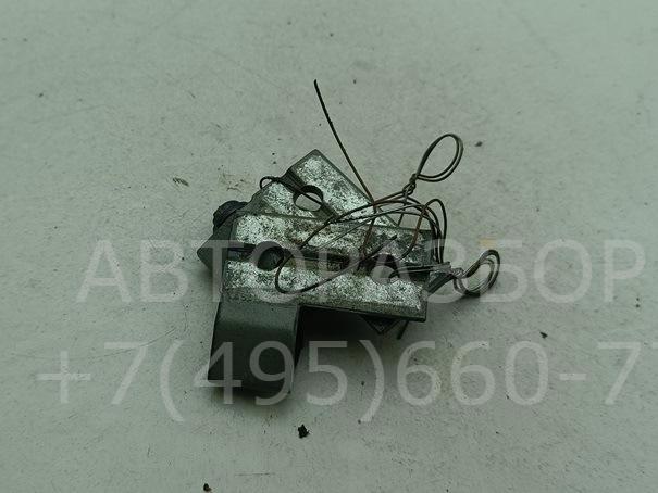 Петля двери