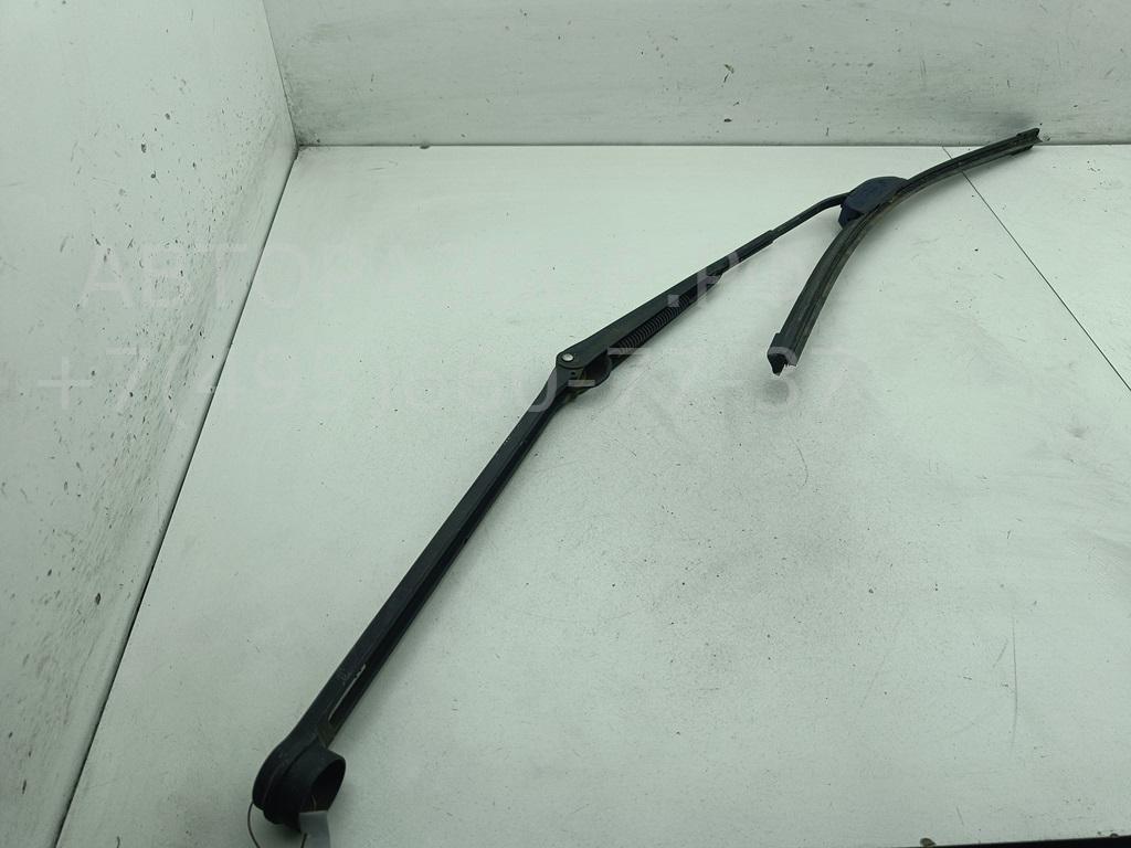 Поводок стеклоочистителя передний правый