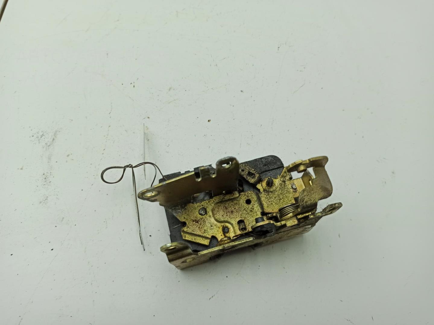 Замок двери задней правой