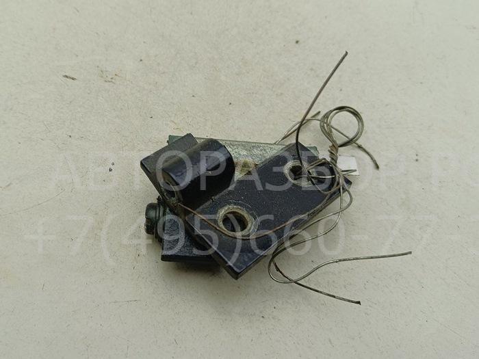 Петля двери