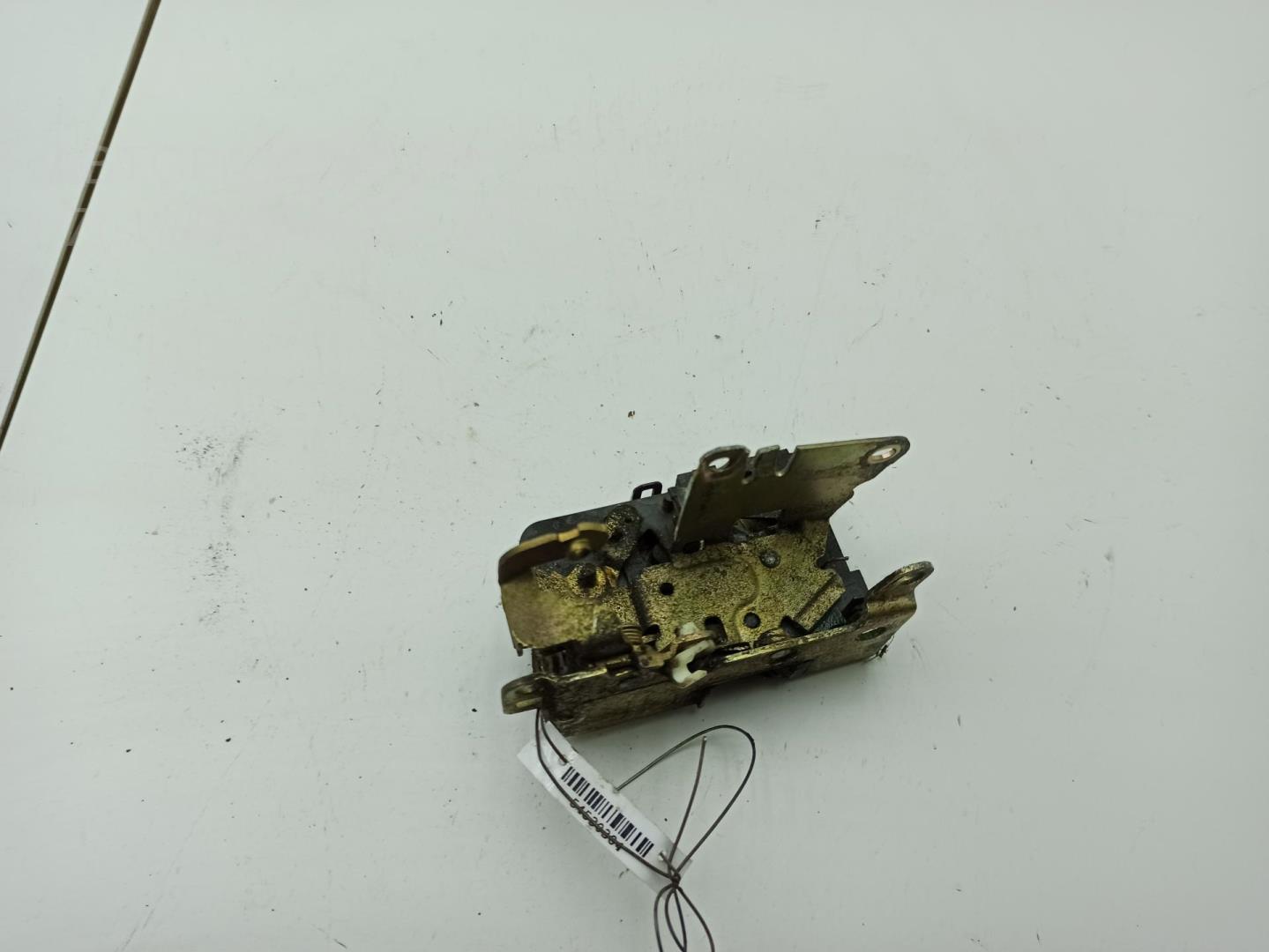 Замок двери задней левой