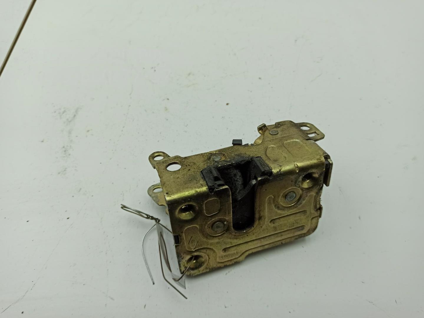 Замок двери передней правой