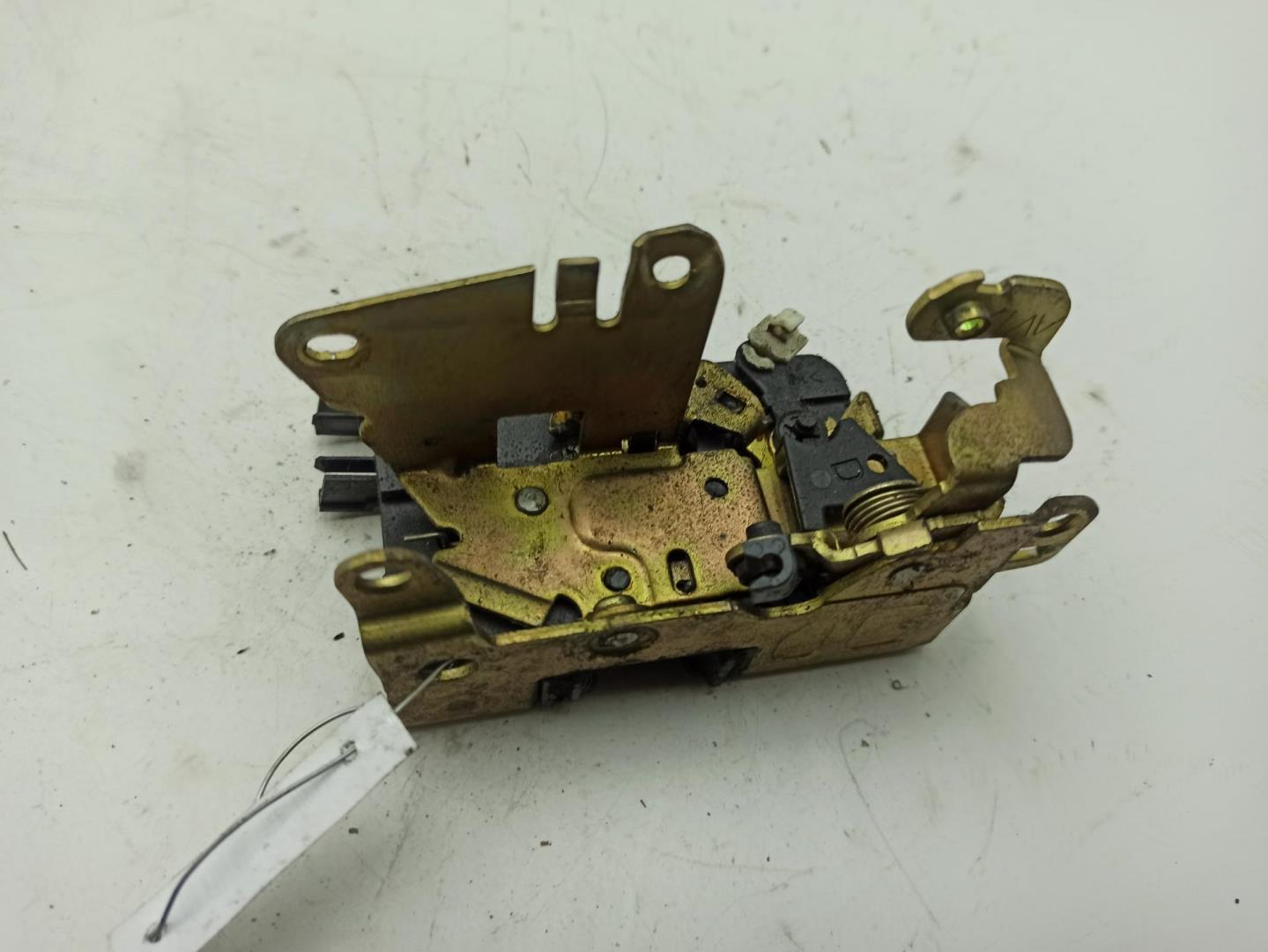 Замок двери передней правой