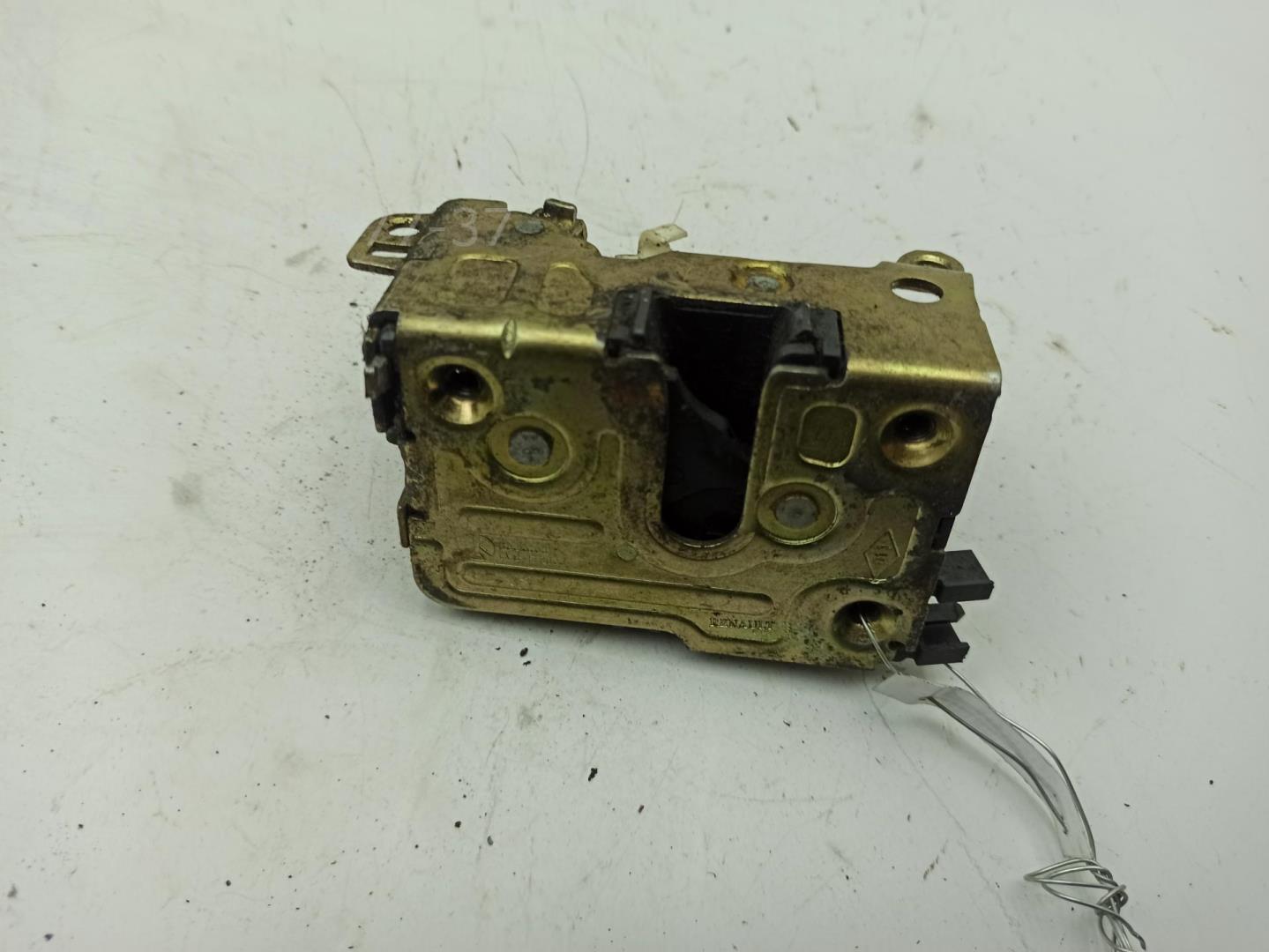 Замок двери задней левой