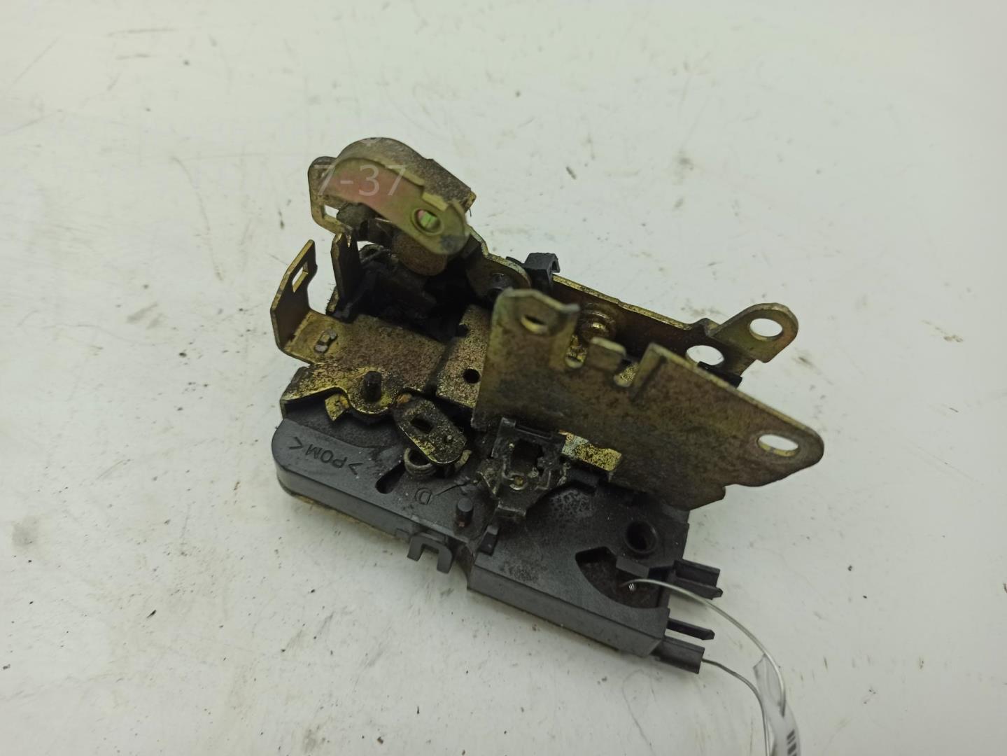 Замок двери задней правой