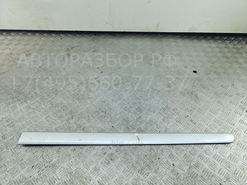 Молдинг двери передней левой