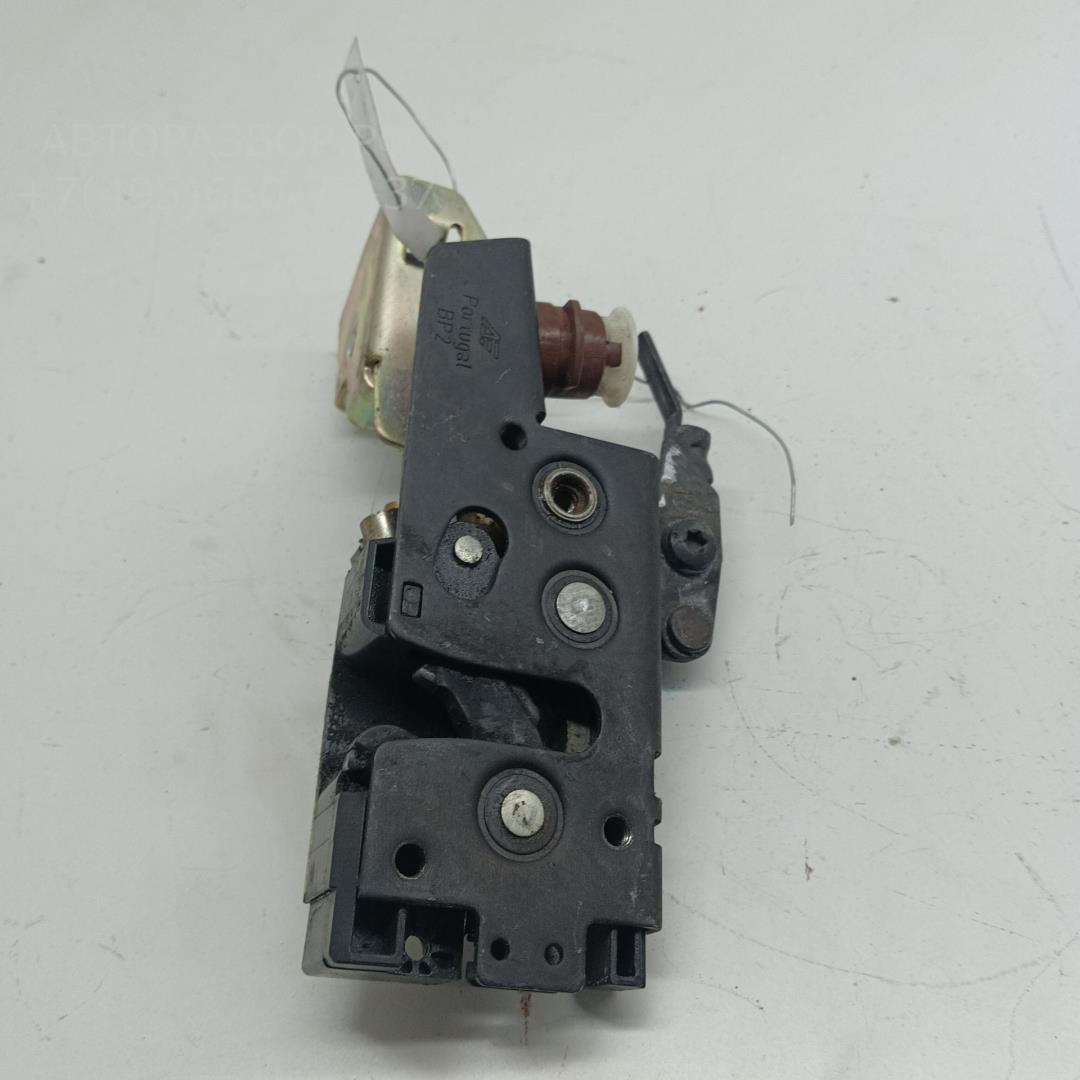 Замок двери передней правой