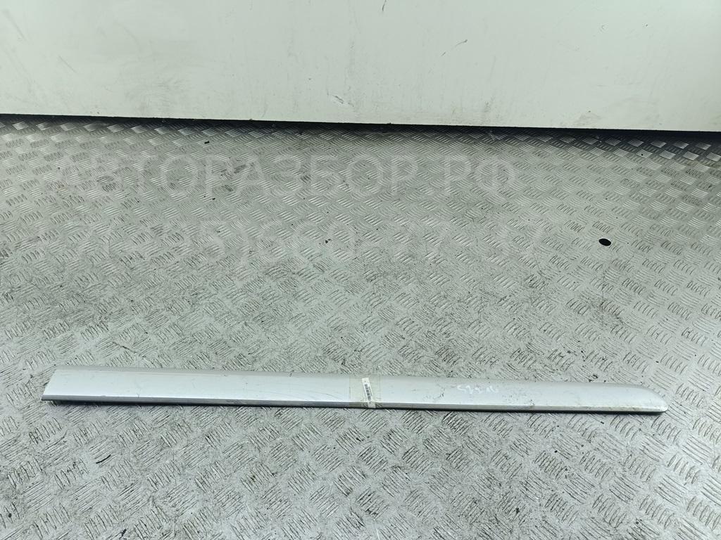 Накладка двери передней правой