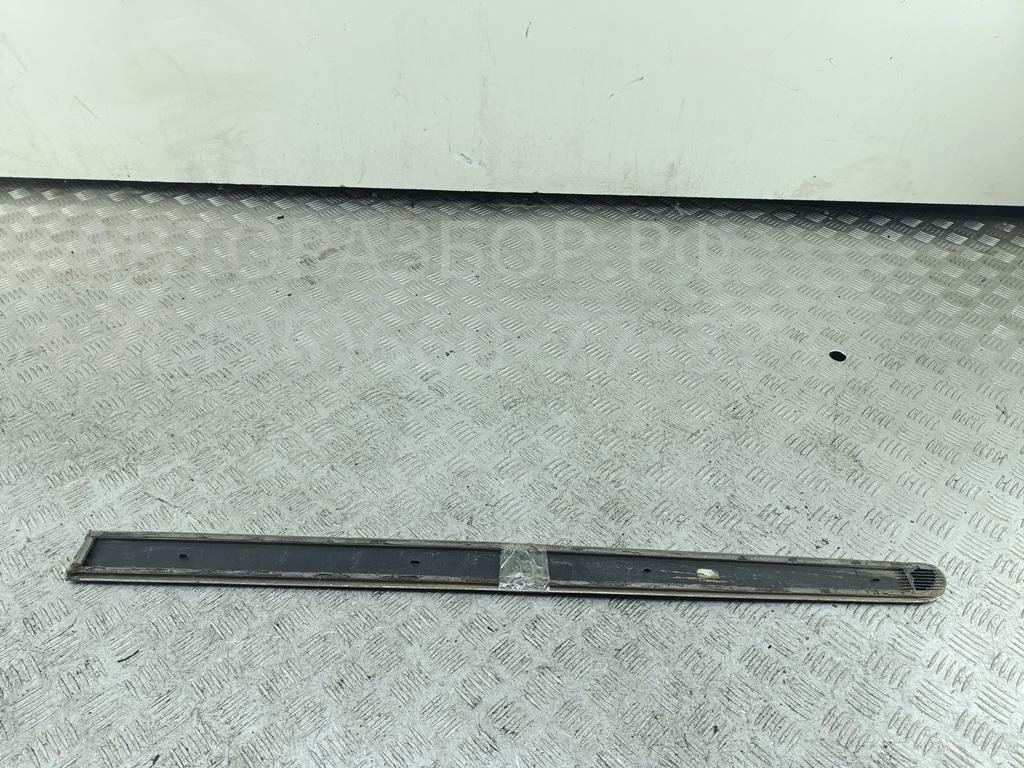 Накладка двери передней правой