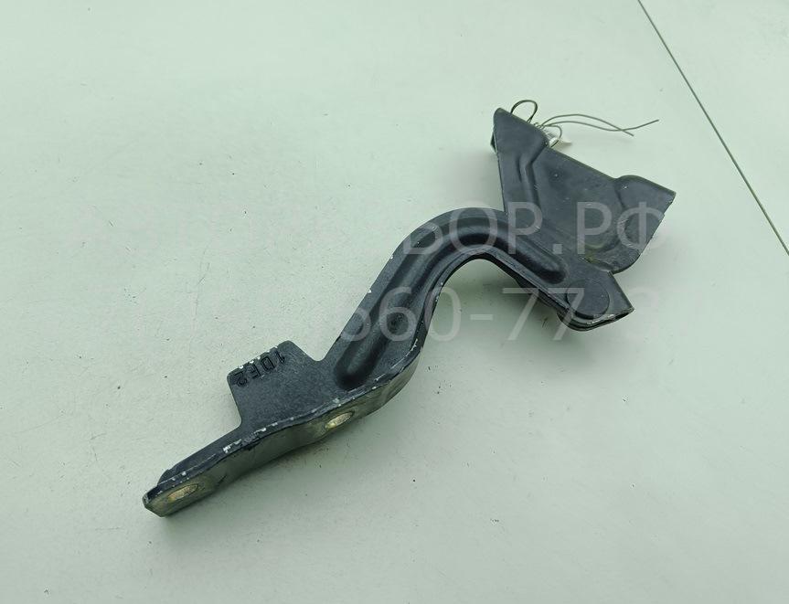 Петля капота левая