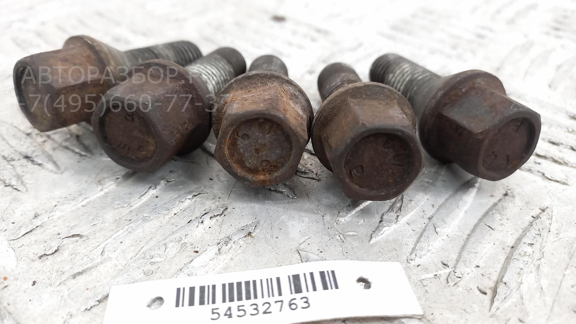 Болт колесный