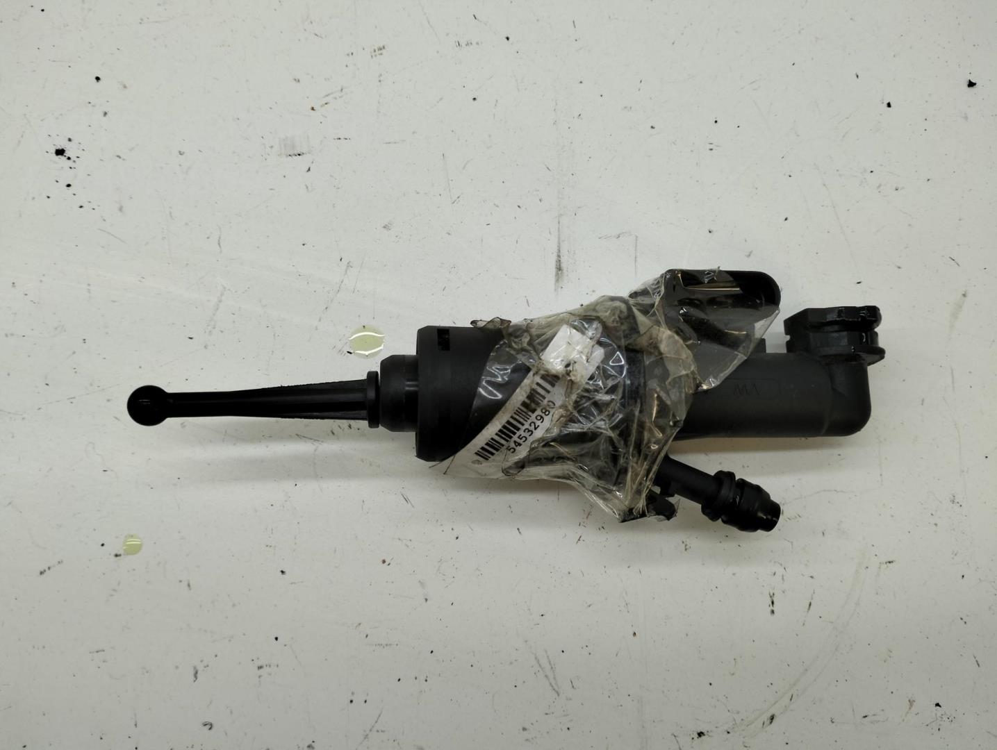 Цилиндр сцепления главный